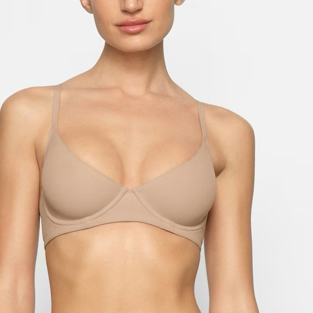 Skims Fits Everybody Unlined Demi Bra

FITS EVERYBODY
UNLINED DEMI BRA